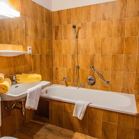 Huberhof 8 By Alpenidyll * Schladming